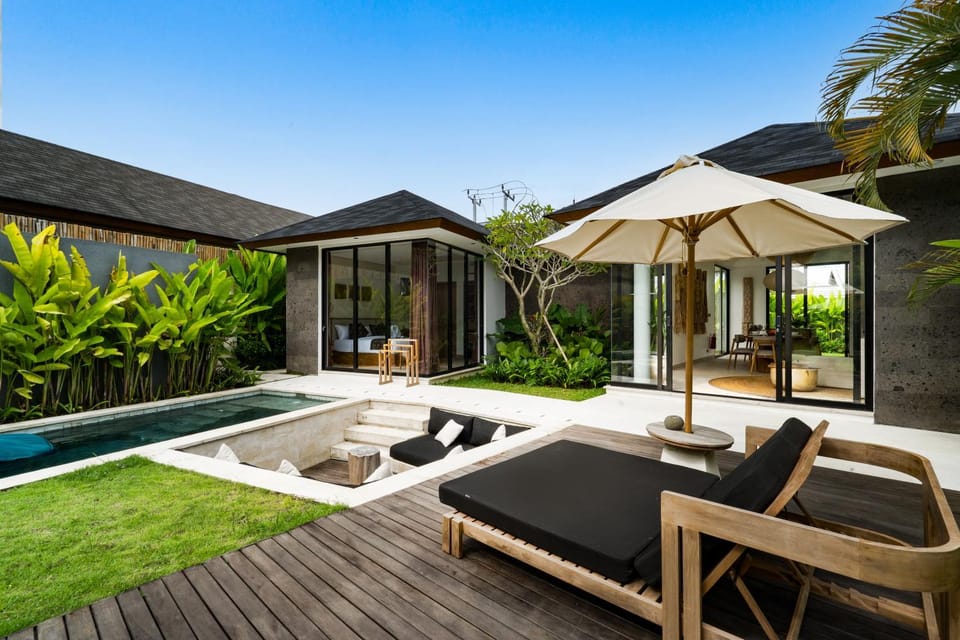 Property building, Seating area, Pool view, Swimming pool, sunbed