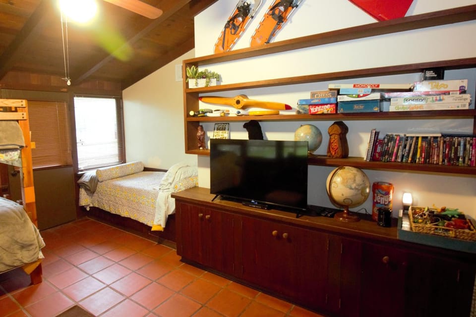 Game Room, TV and multimedia, Bedroom