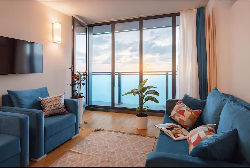 Bed, Natural landscape, TV and multimedia, Living room, Photo of the whole room, Seating area, Bedroom, Sea view