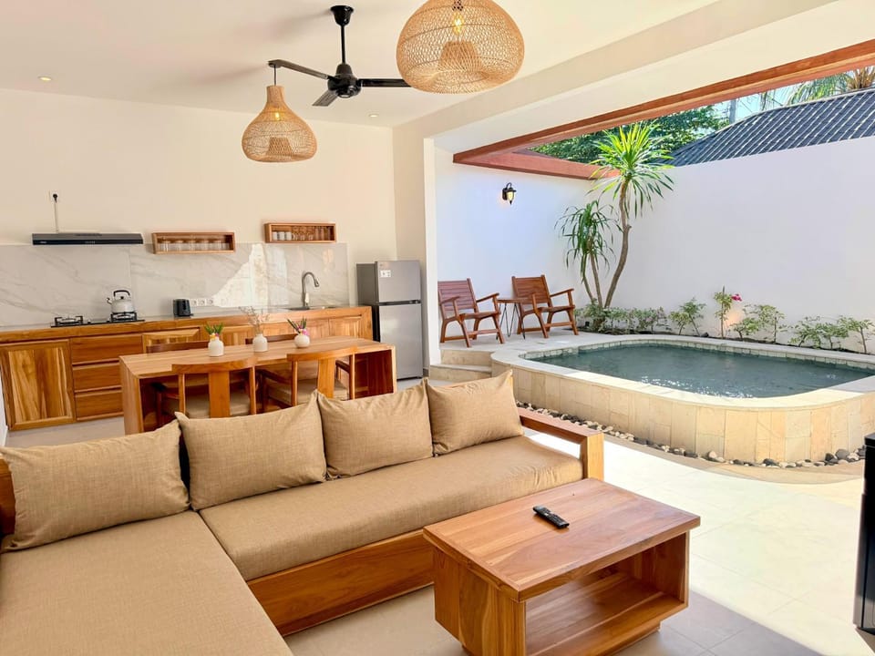 Garden, Kitchen or kitchenette, Living room, Dining area, Garden view, Swimming pool, kitchen