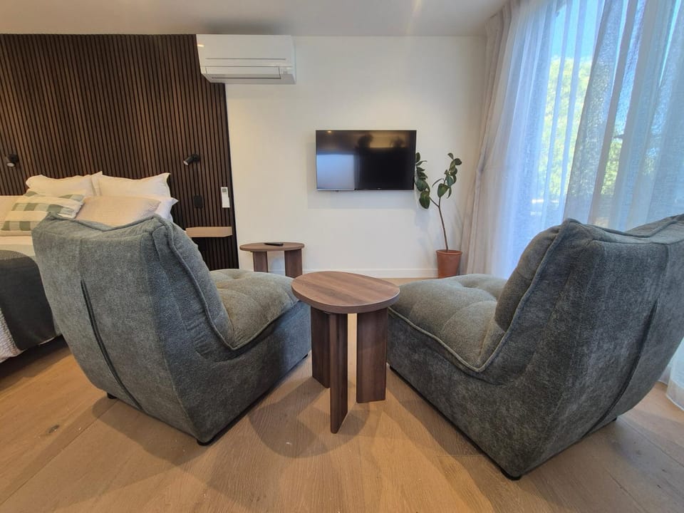 TV and multimedia, Seating area
