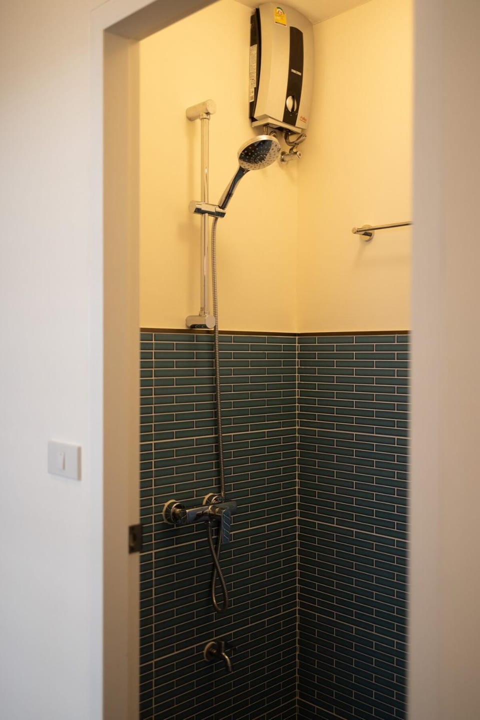 BKK CBD Whole-Floor Apt 3BR 2BA 7-Min to MRT Apartment in Bangkok