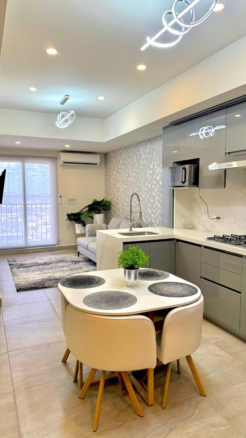 Kitchen or kitchenette, Dining area, minibar, stove