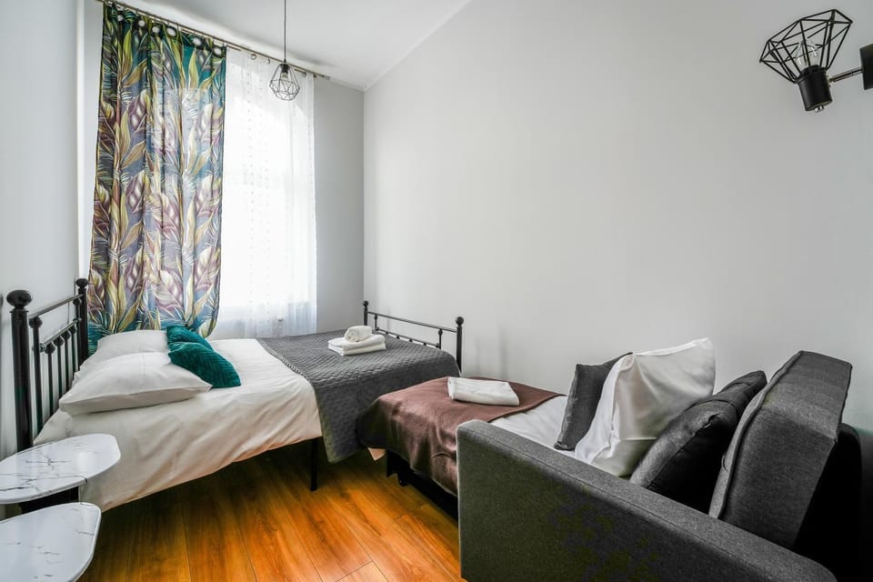 Bed, Living room, Photo of the whole room, Seating area, Bedroom