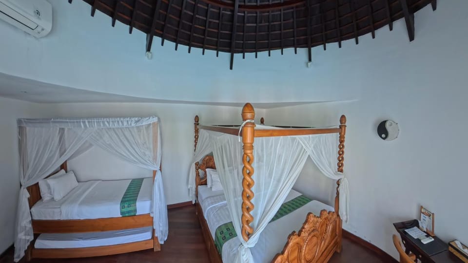 Bed, Photo of the whole room, Bedroom, air conditioner