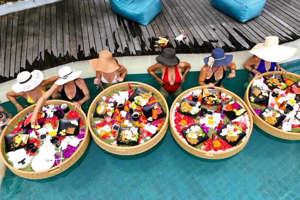 Food and drinks, Swimming pool, Buffet breakfast