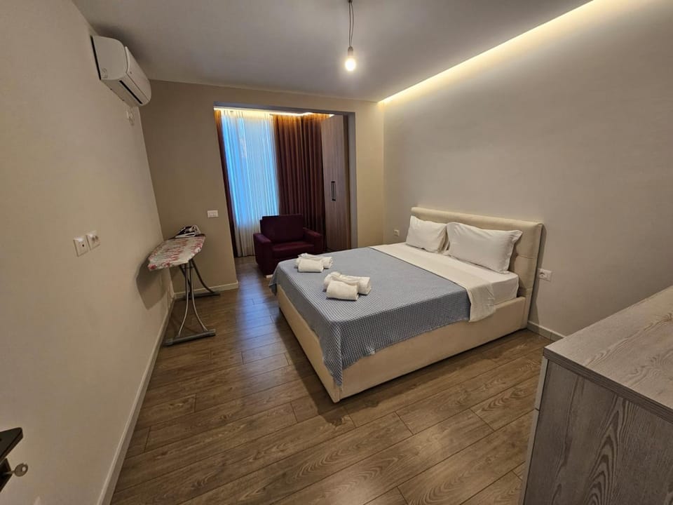Bed, Photo of the whole room, air conditioner