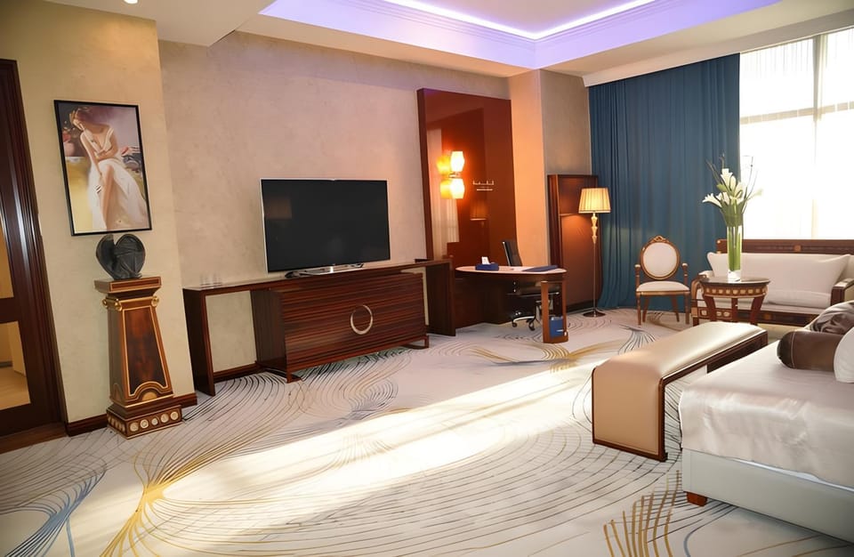 Communal lounge/ TV room, TV and multimedia, Living room, Seating area, Evening entertainment
