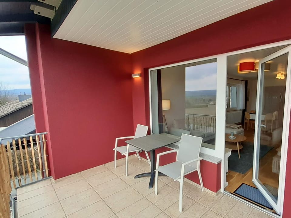 Natural landscape, Balcony/Terrace, Balcony/Terrace, Living room, Seating area, Mountain view
