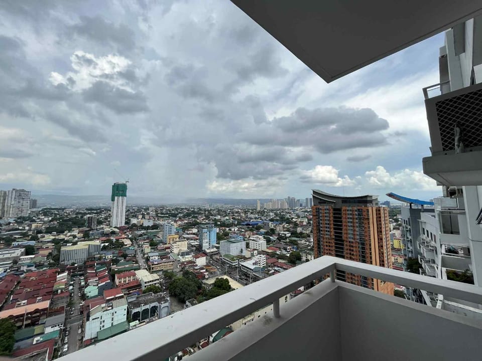 Staycation in manhattan heights tower c beside alimall cubao 5 pax Apartment in Pasig