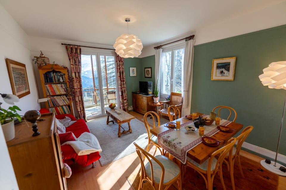 Library, Living room, Seating area