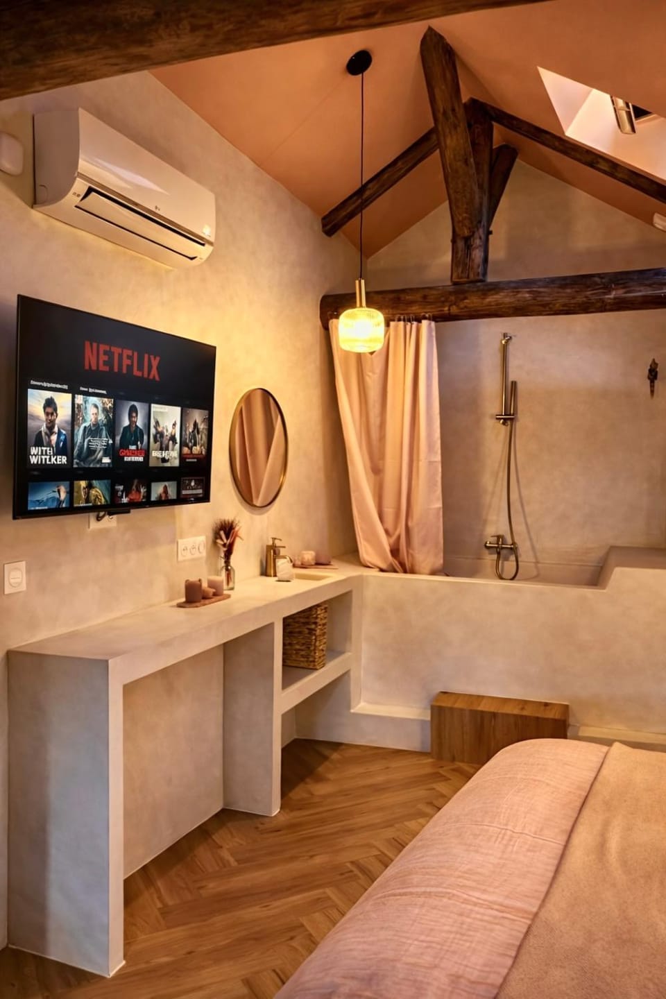 Bed, TV and multimedia, Photo of the whole room, Bedroom, air conditioner