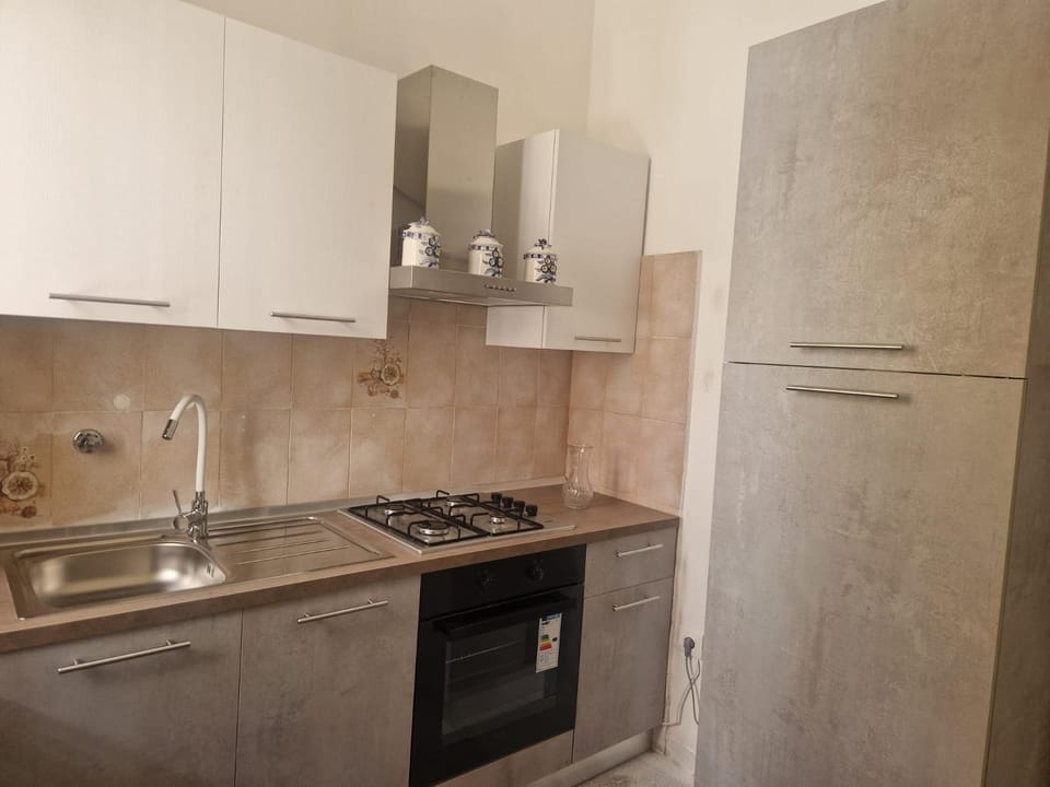 Kitchen or kitchenette, kitchen