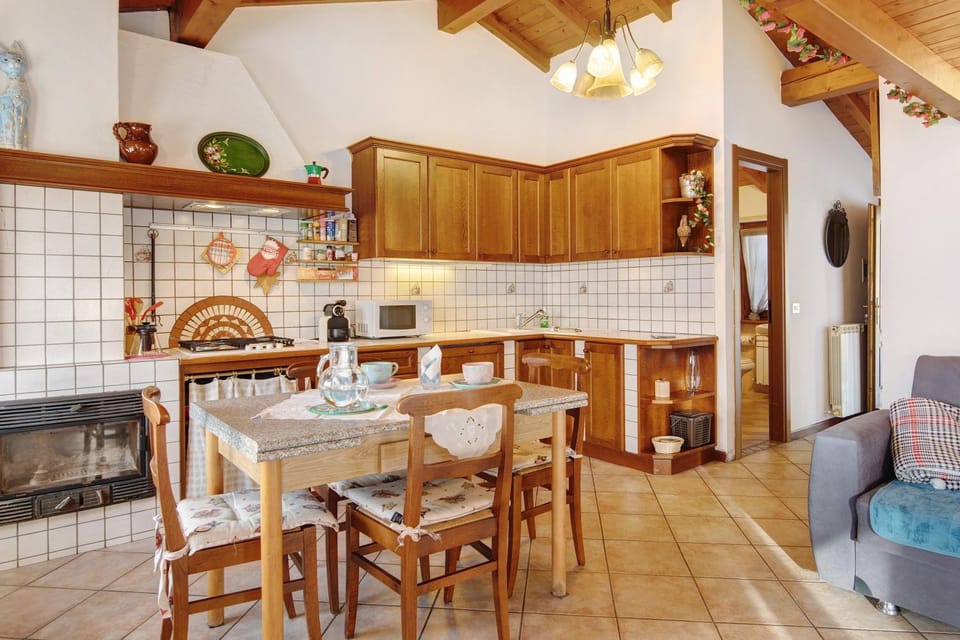 Property building, Kitchen or kitchenette, Living room