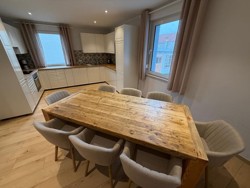 Dining area, kitchen