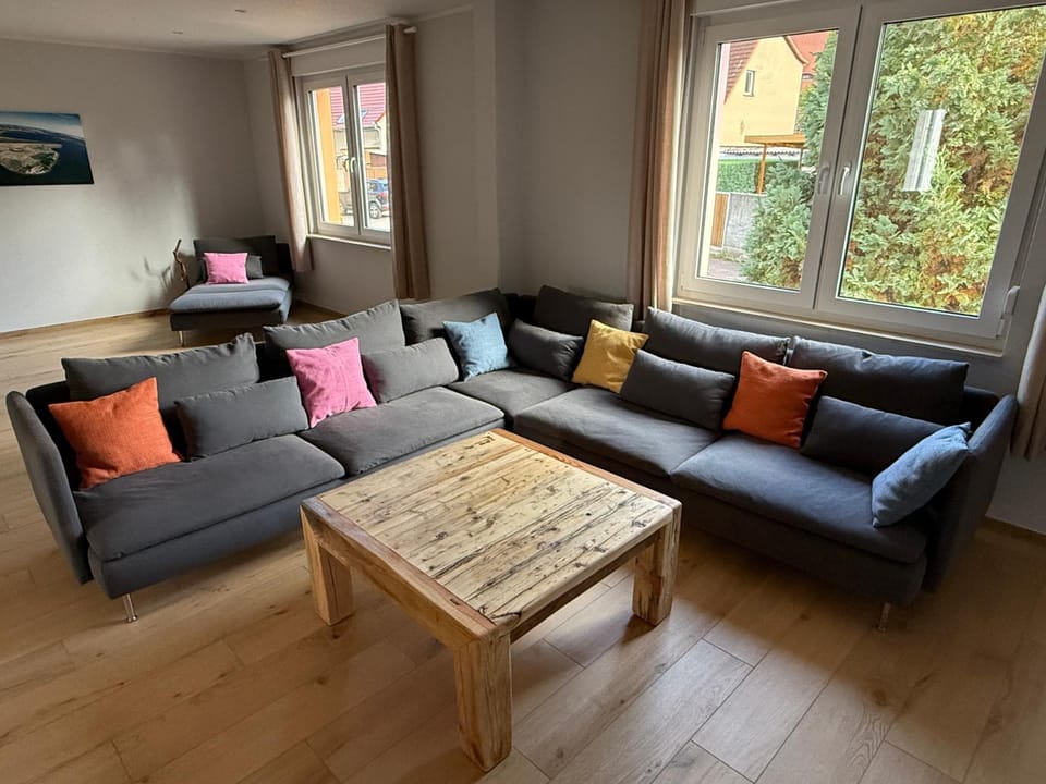 Living room, Photo of the whole room, Seating area