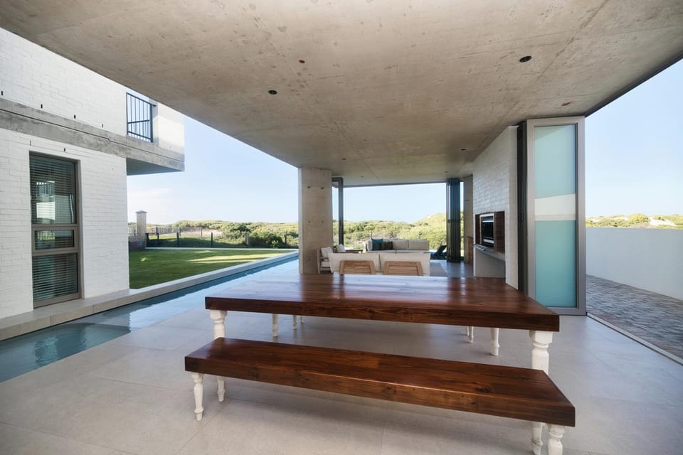 Patio, BBQ facilities