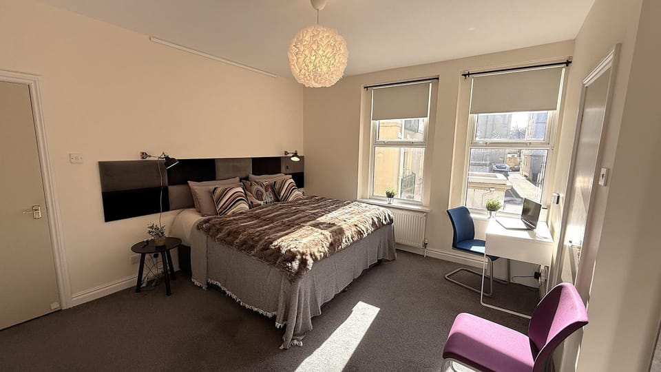 Bedroom, internet