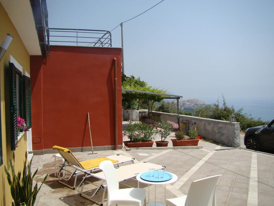 Property building, Patio, Sea view, sunbed