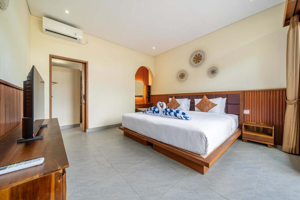 Photo of the whole room, Bedroom