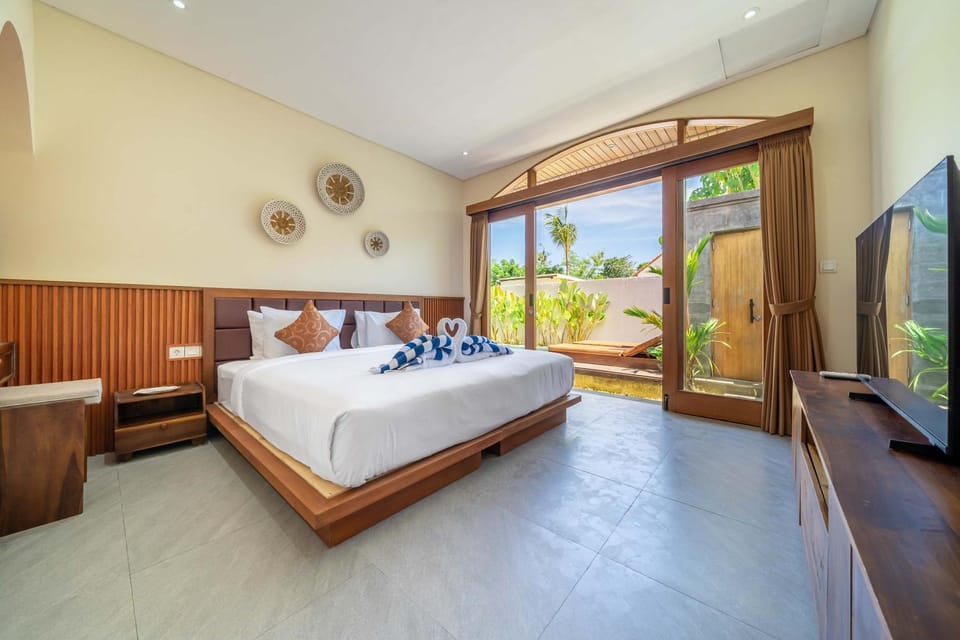 Communal lounge/ TV room, Bed, Photo of the whole room, Bedroom