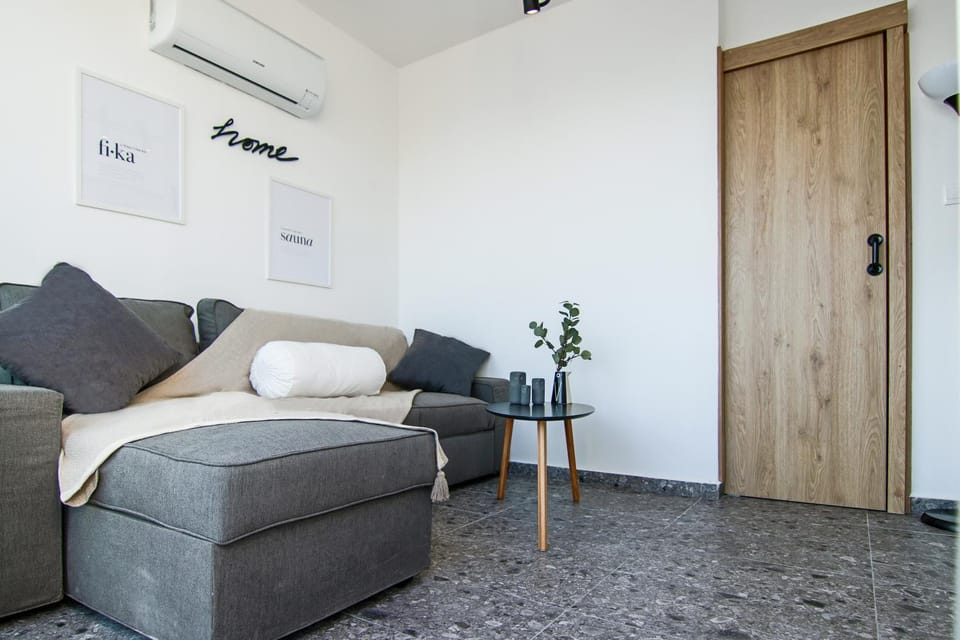 Living room, Seating area, air conditioner