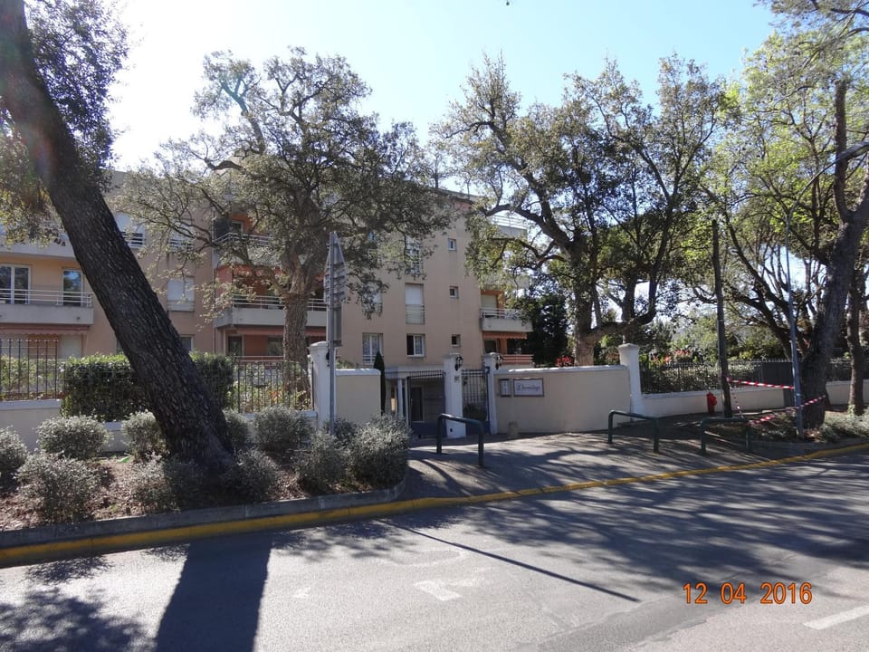 Property building, Neighbourhood