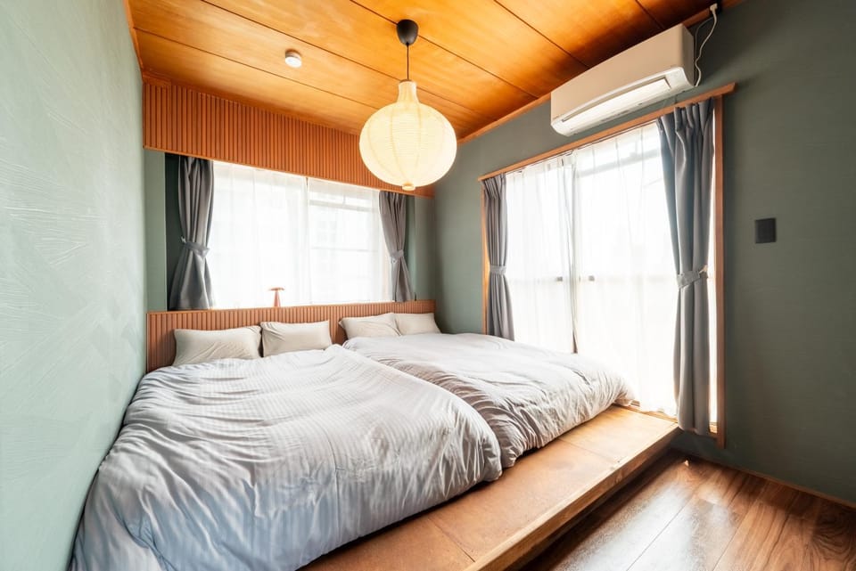 Bedroom, air conditioner