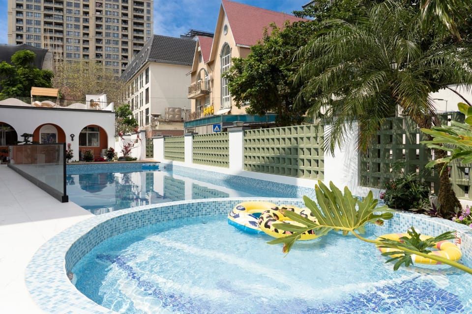 Swimming pool