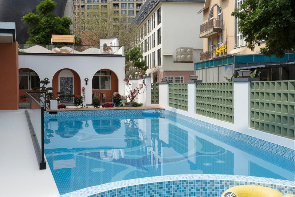 Swimming pool