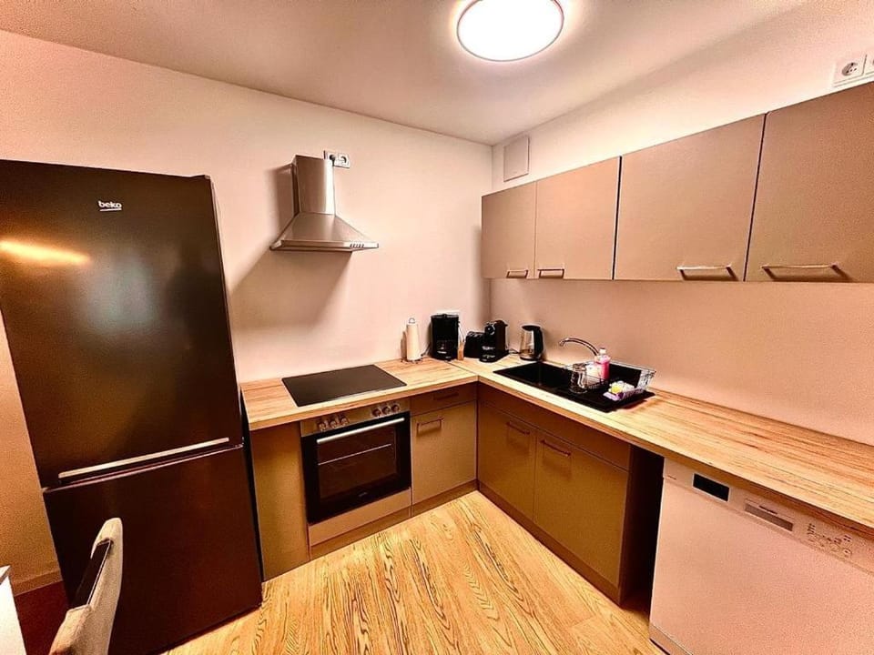 Coffee/tea facilities, Kitchen or kitchenette, dishwasher, stove, toaster, kitchen