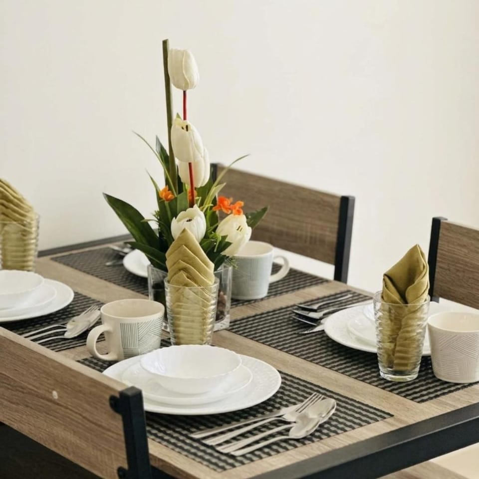 Food and drinks, Dining area, Food