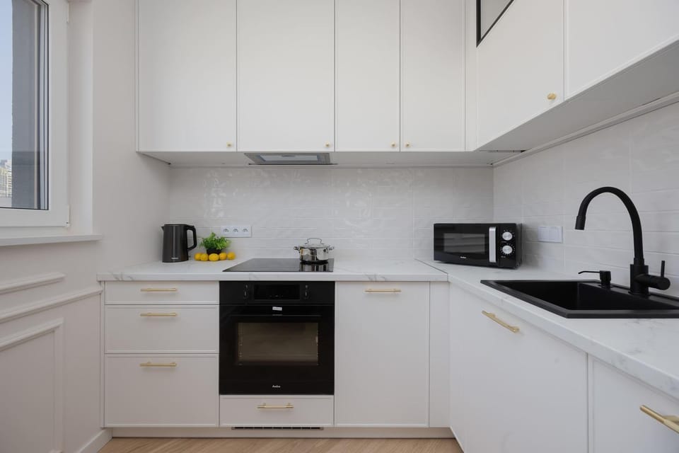 Coffee/tea facilities, Kitchen or kitchenette, stove