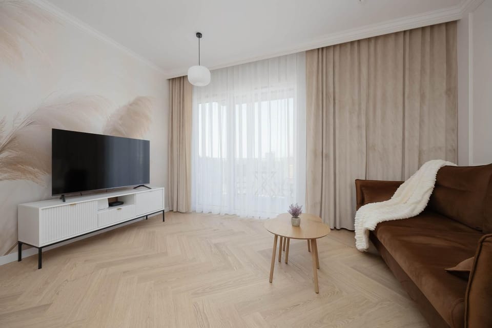 TV and multimedia, Living room, Seating area, Evening entertainment