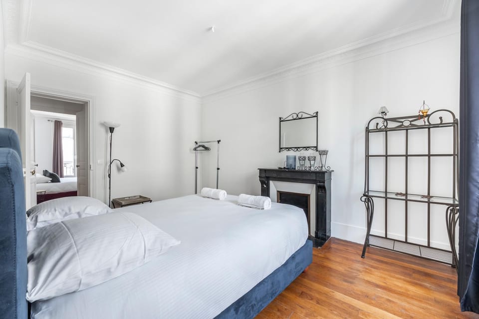 2-bedroom near La Défense - Mobility Lease Apartment in Levallois-Perret