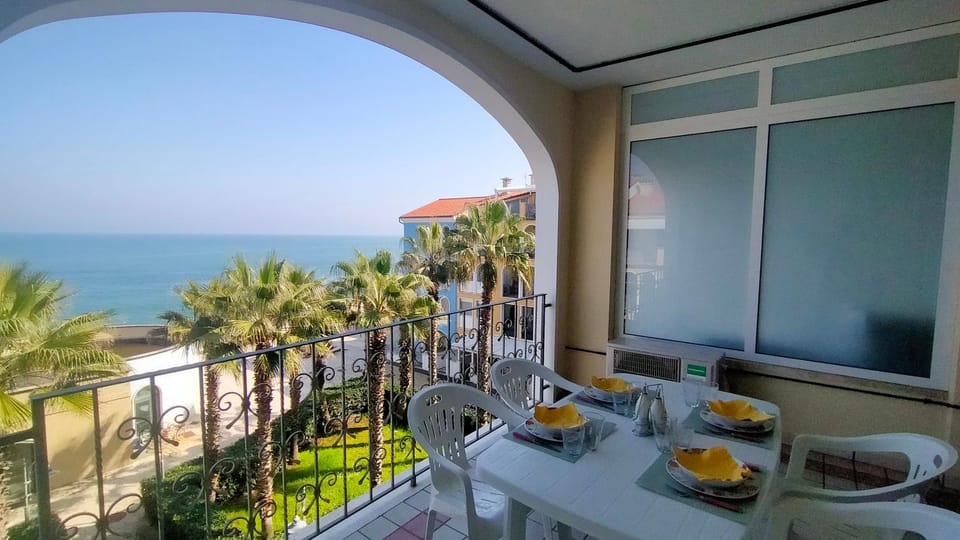 Trilocale DIRETTAMENTE SUL MARE CON DUE BAGNI cod 510 House in Porto Recanati