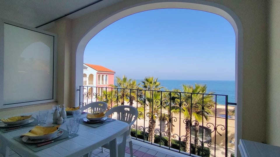 Trilocale DIRETTAMENTE SUL MARE CON DUE BAGNI cod 510 House in Porto Recanati