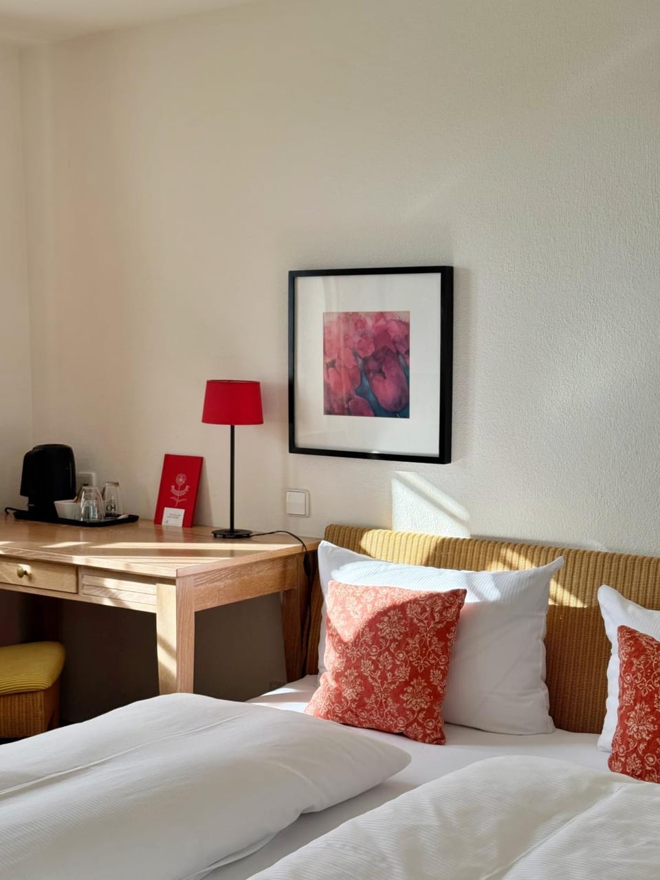Bed, Seating area