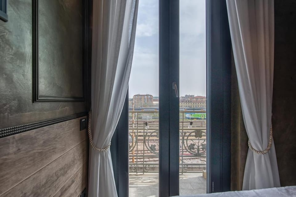 Galileo Balcony Suite by Central Station Apartment in Milan