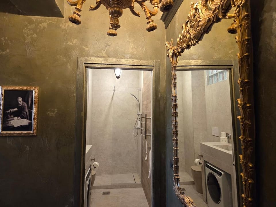 Galileo Balcony Suite by Central Station Apartment in Milan