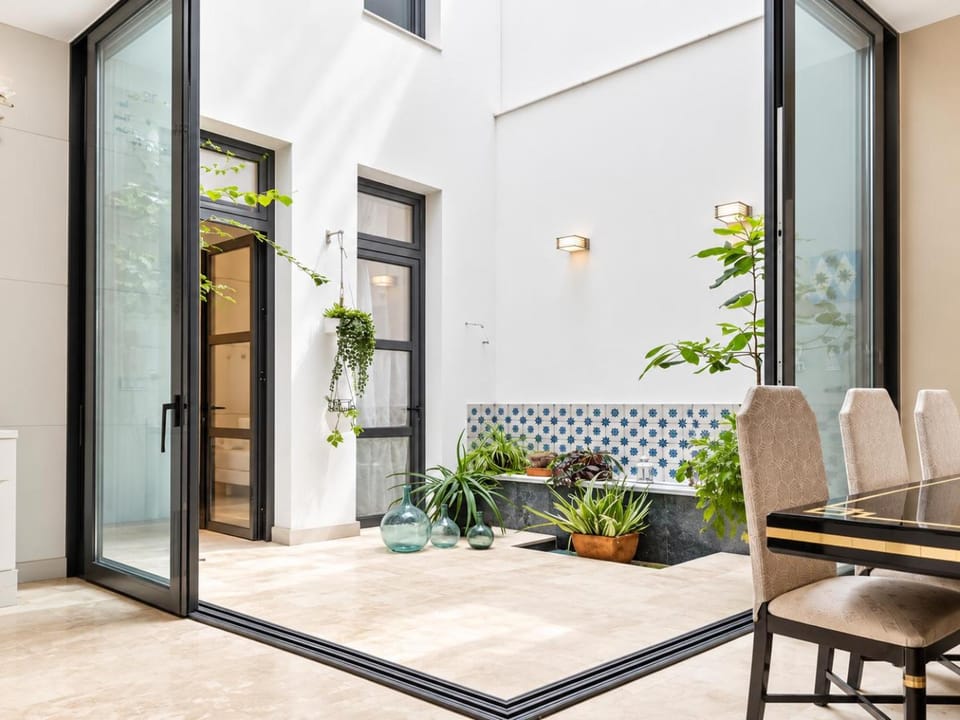 Patio, Dining area