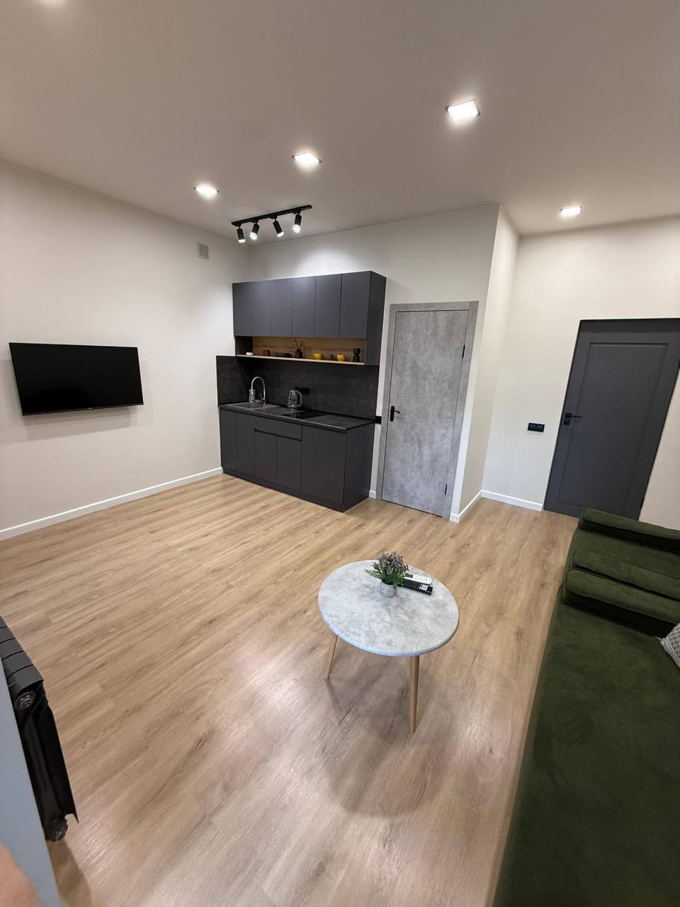 TV and multimedia, Photo of the whole room, oven, kitchen, kitchen