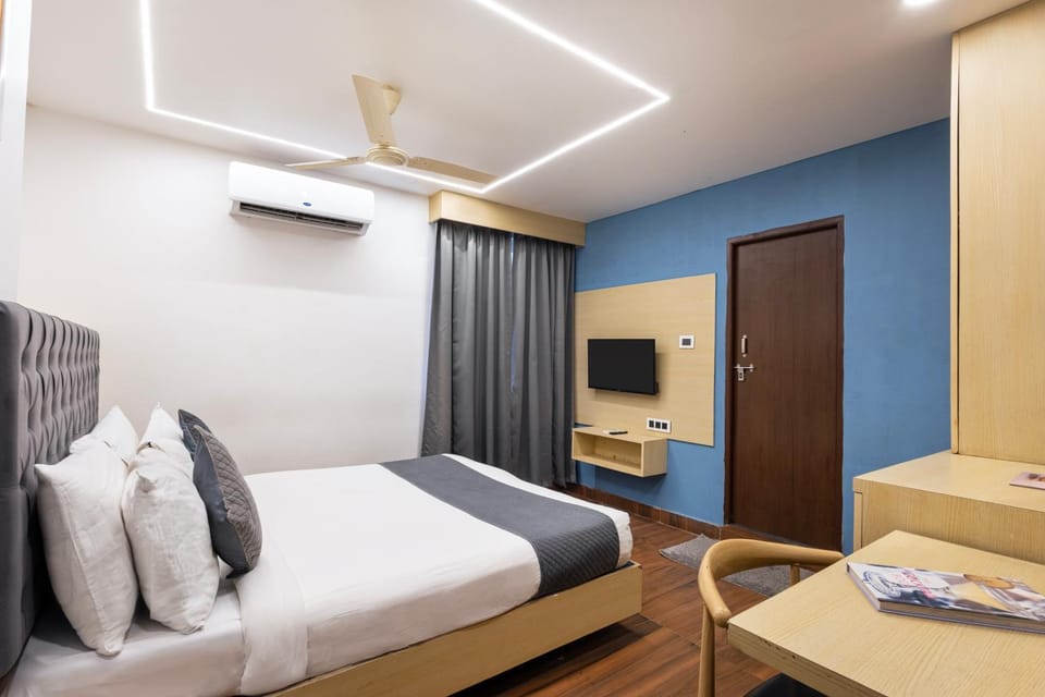 TV and multimedia, Photo of the whole room, Bedroom, air conditioner
