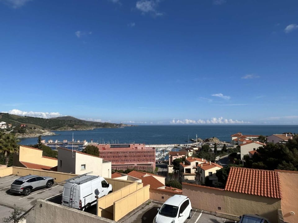 Sea view, Parking