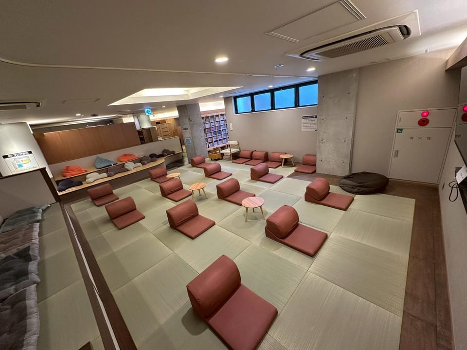 Communal lounge/ TV room
