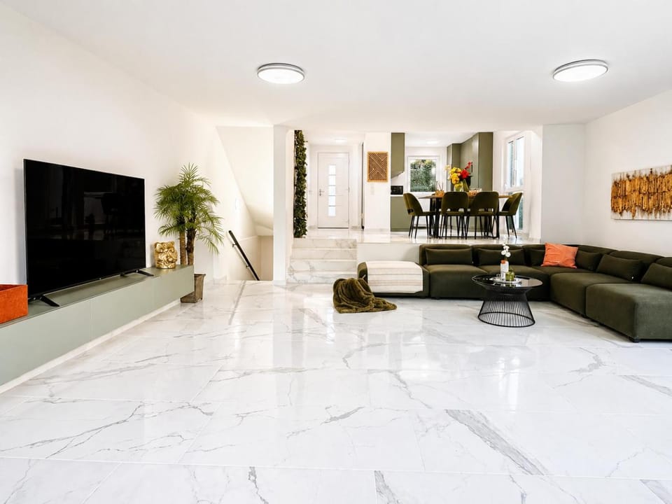 TV and multimedia, Seating area