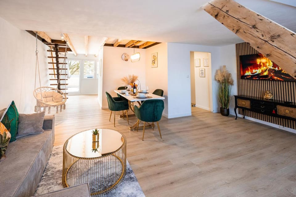 Living room, Dining area