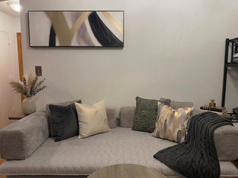 Chic & Spacious UWS Gem - Steps to Central Park Apartment in Upper West Side