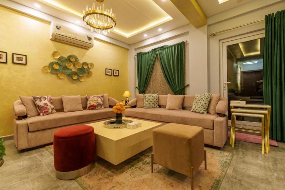 TV and multimedia, Living room, Seating area, air conditioner