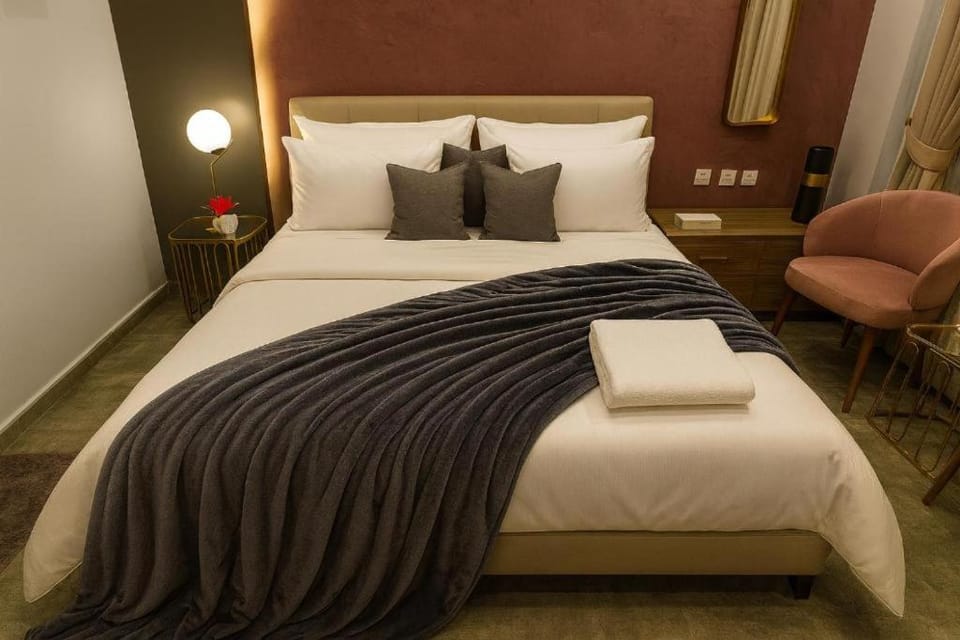Bed, Photo of the whole room, Bedroom